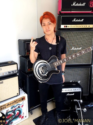 11_kazuki_guitar_player_with_crossf