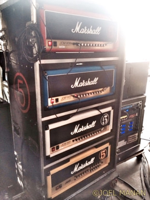 17_john_5s_multi_colour_guitar_rig_