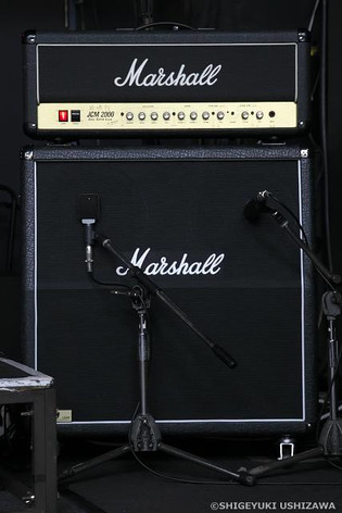 100v
