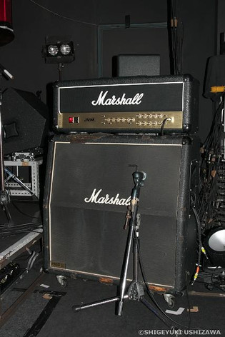 90v