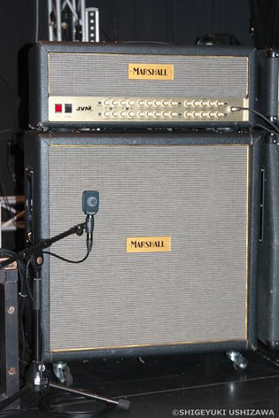 100v