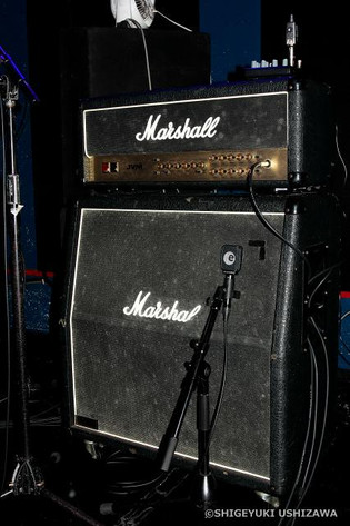 90v