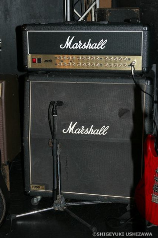 100v
