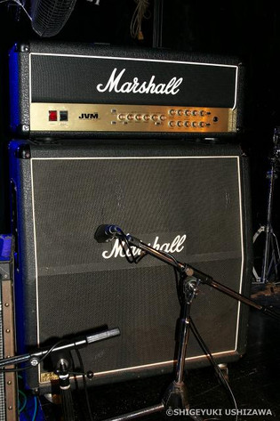 90v
