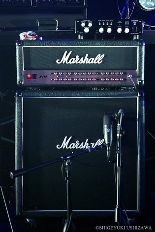 100v