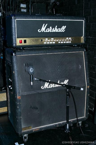 90v
